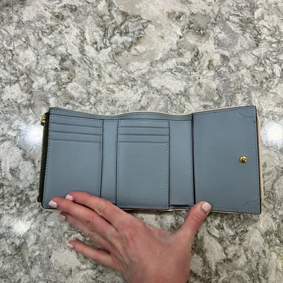 Tory Burch T Piped Medium Wallet - Picture 4 of 9